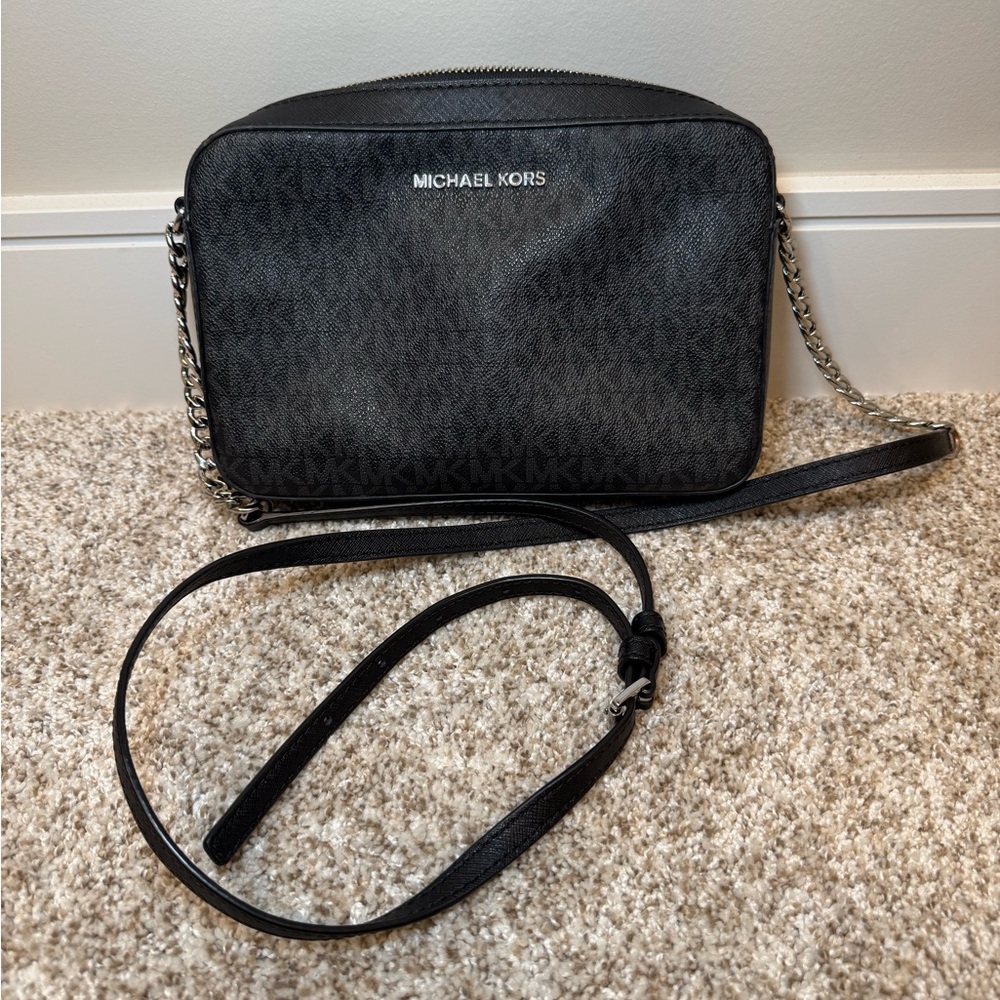 Michael Kors cross body purse